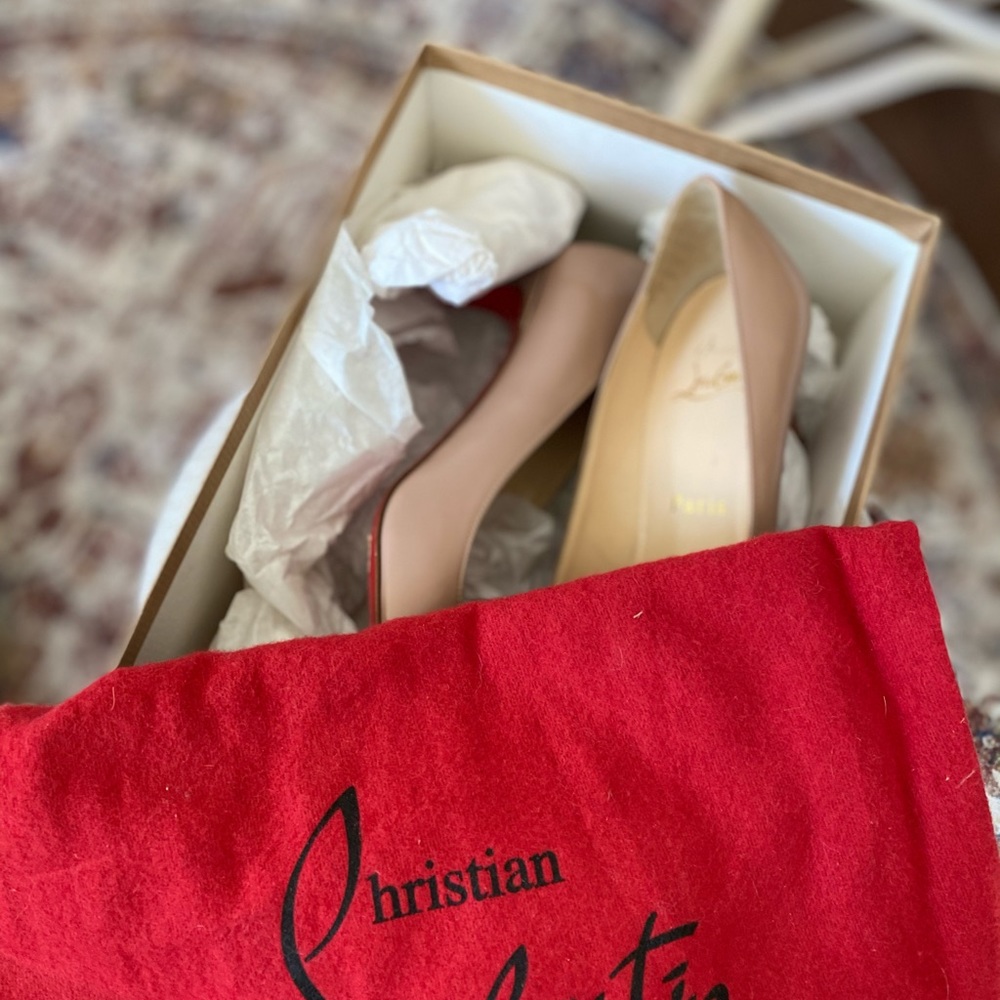 Christian Louboutin
Simple Nude Red Sole Pumps